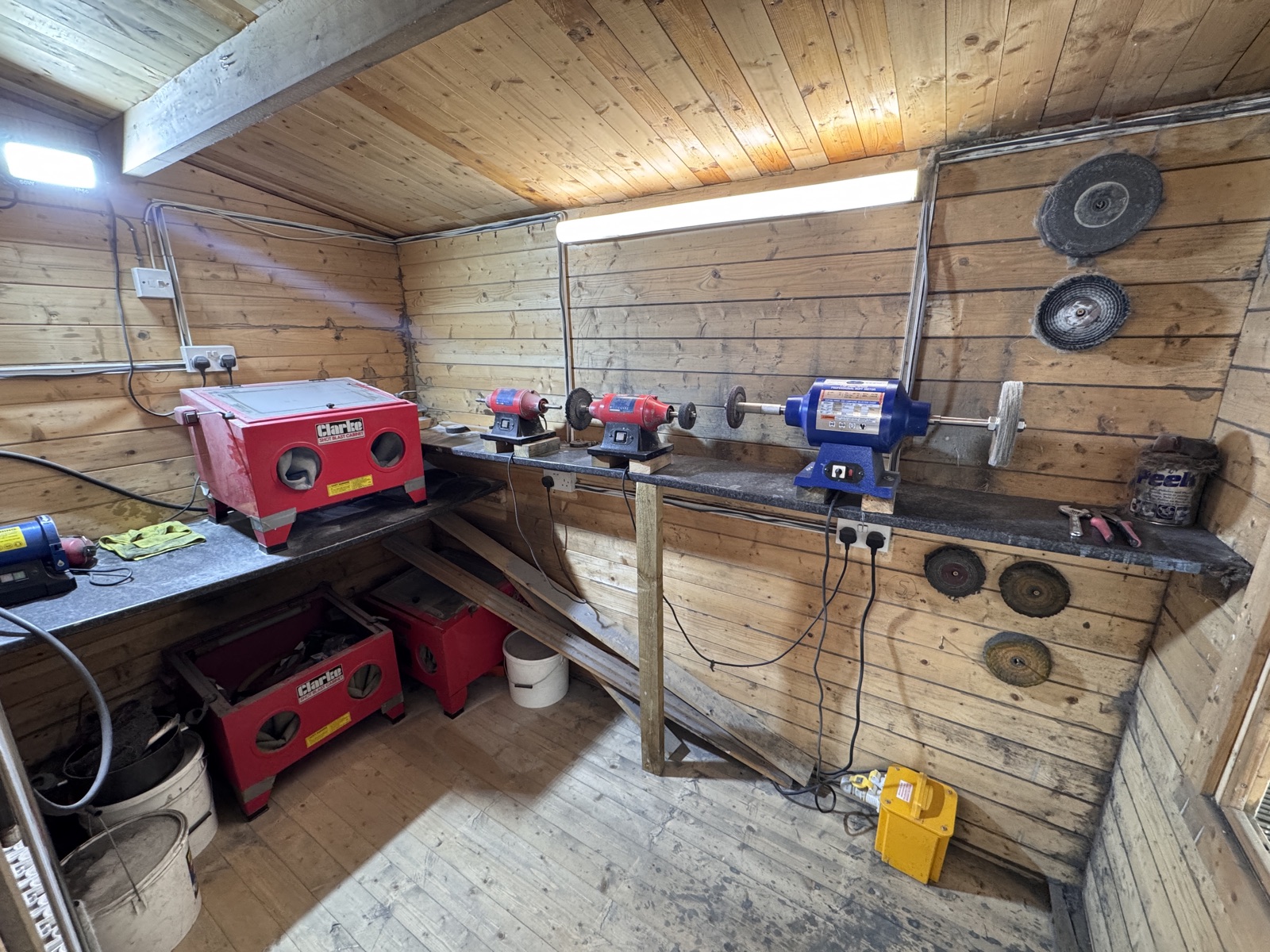 Blast cabinet and polishing motors used for putter refinishing